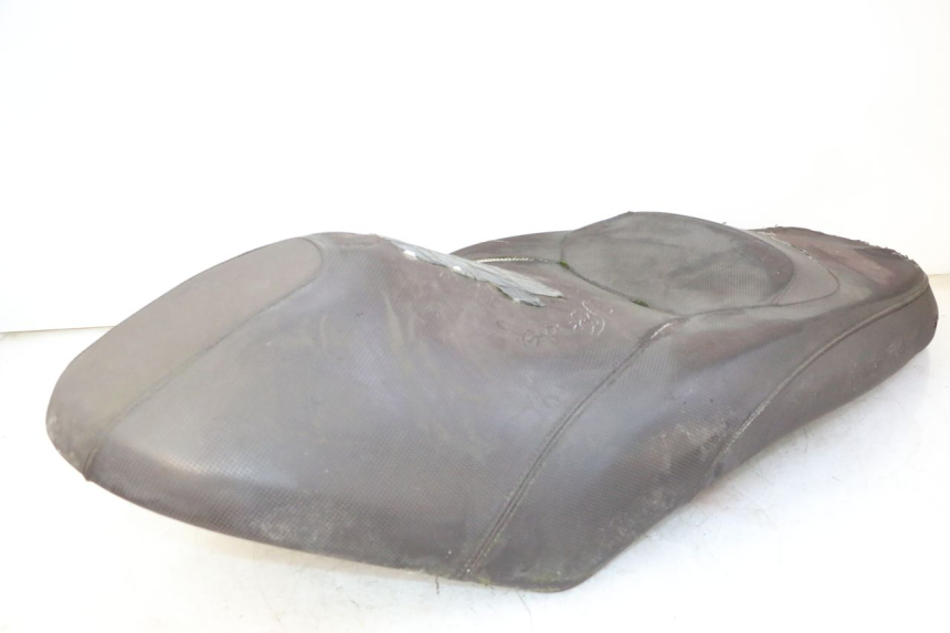 photo de SELLE YAMAHA X-MAX XMAX 250 (2006 - 2009) - Points de fixation