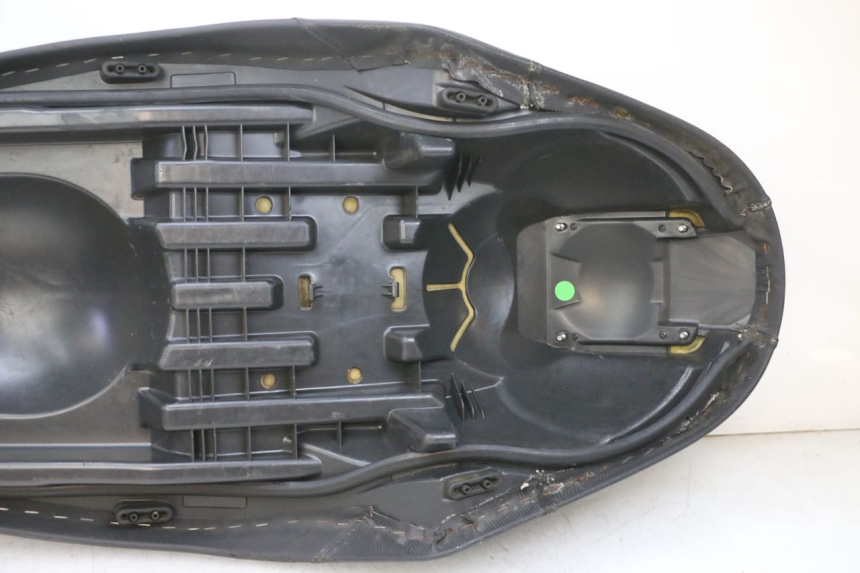 photo de SELLE YAMAHA XMAX X-MAX 125 (2006 - 2009) - Zoom composants