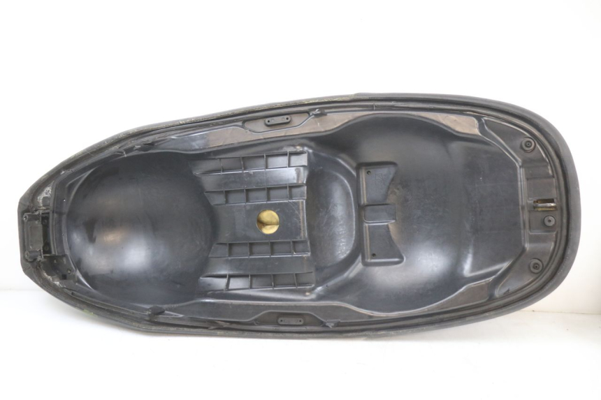 photo de SELLE PIAGGIO X10 125 (2012 - 2017) - Marquages et références