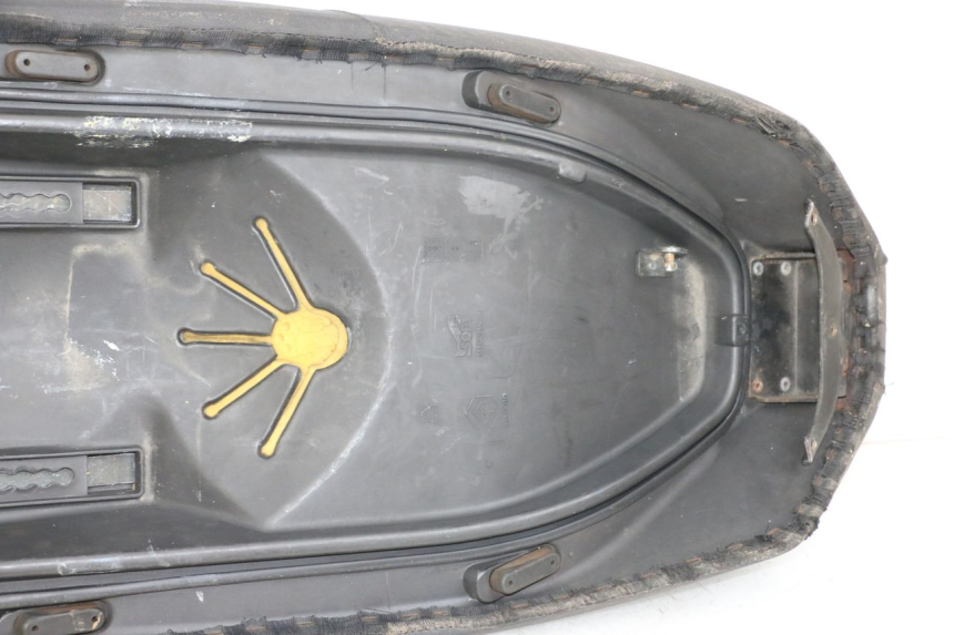 photo de SELLE PIAGGIO X9 125 (2000 - 2003) - Vue rapprochée