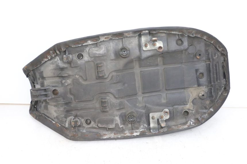 photo de SELLE YAMAHA XJ F 900 (1983 - 1994) - Points de fixation