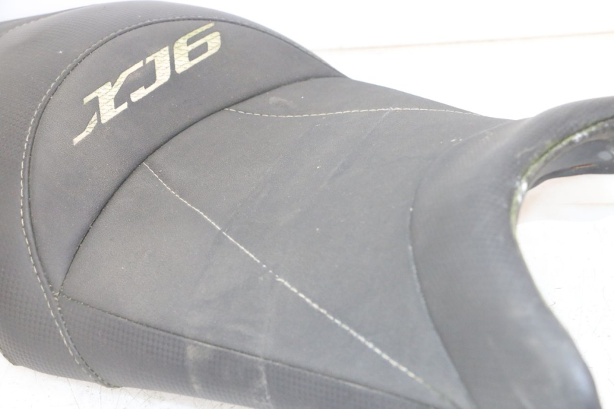 photo de SELLE YAMAHA XJ6 ABS 600 (2008 - 2016) - Détails caractéristiques