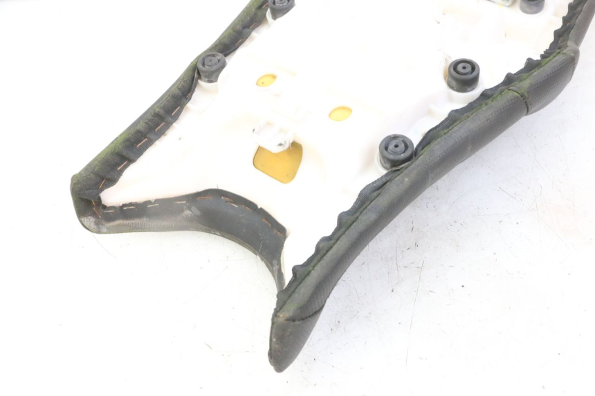 photo de SELLE YAMAHA XJ6 ABS 600 (2008 - 2016) - Points de fixation