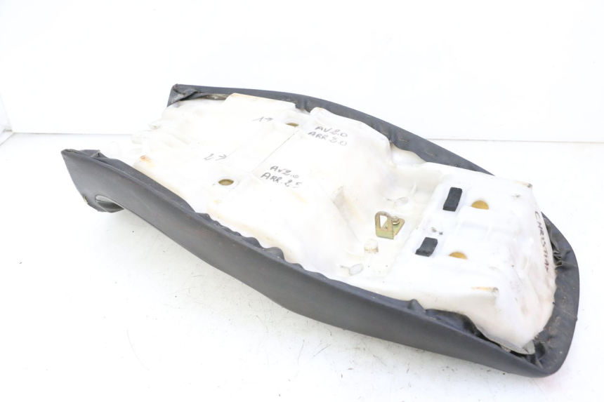 photo de SELLE YAMAHA XJN DIVERSION 600 (2000 - 2003) - Vue d’ensemble