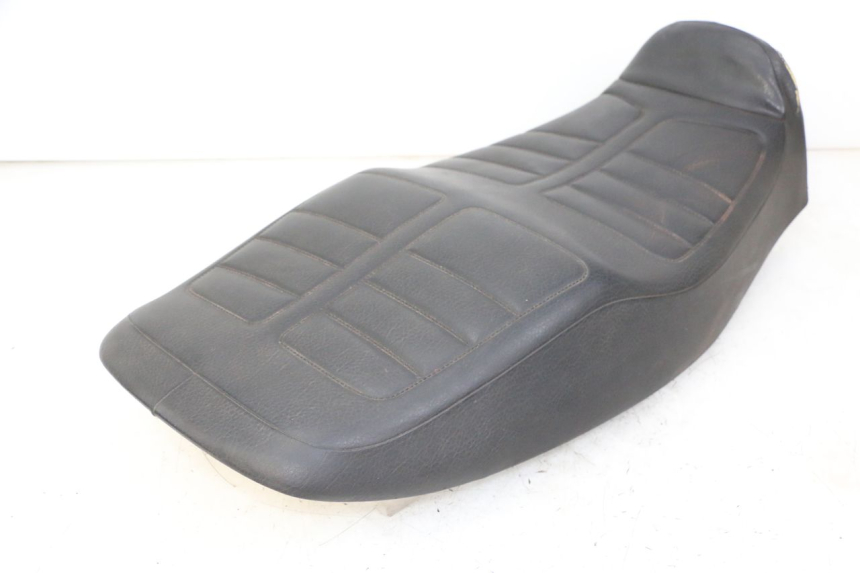 photo de SELLE YAMAHA XJN DIVERSION 600 (2000 - 2003) - Marquages et références