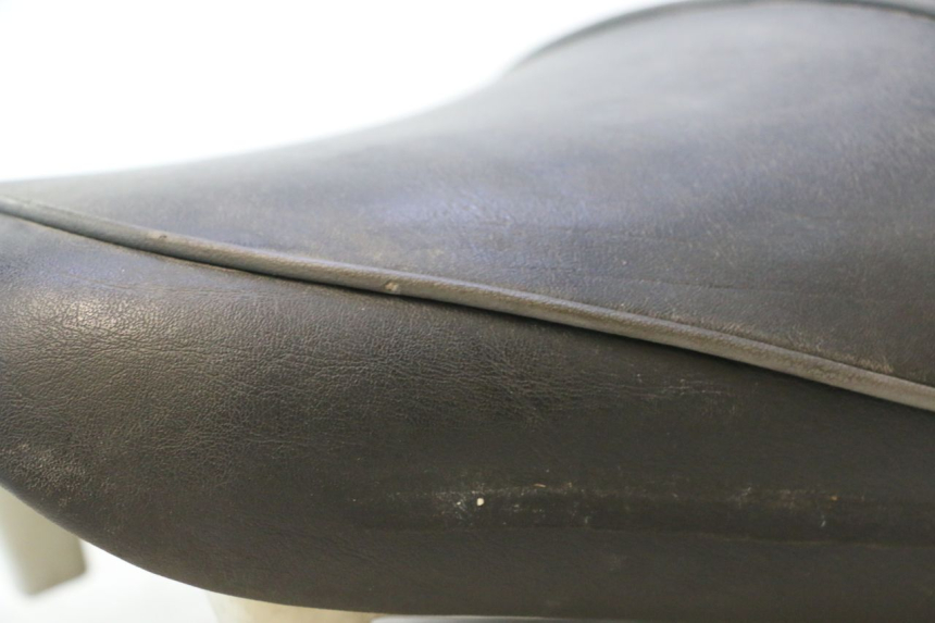 photo de SELLE YAMAHA XJR 1300 (1998 - 2002) - Gros plan technique