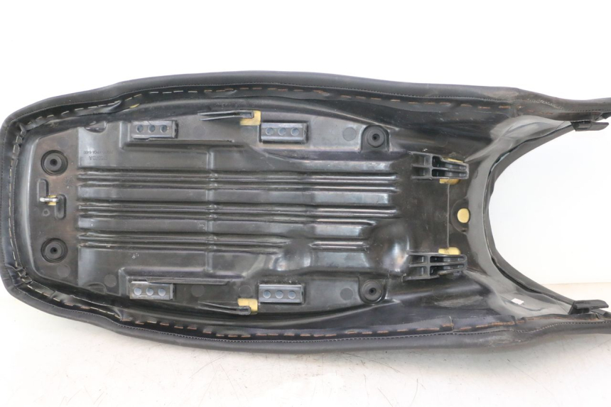 photo de SELLE HONDA XLV VARADERO 125 (2007 - 2012) - Points de fixation
