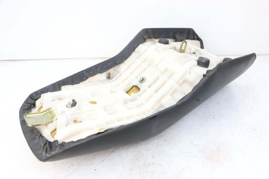 photo de SELLE YAMAHA FZS FAZER 600 (2001 - 2003) - Autre angle de vue