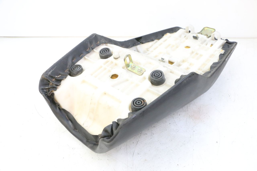 photo de SELLE YAMAHA FZS FAZER 600 (2001 - 2003) - État de surface