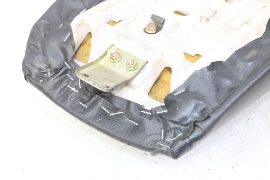 photo de SELLE YAMAHA FZS FAZER 600 (2001 - 2003) - Détails caractéristiques