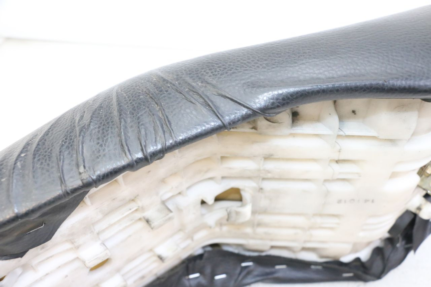 photo de SELLE YAMAHA FZS FAZER 600 (2001 - 2003) - Autre angle de vue