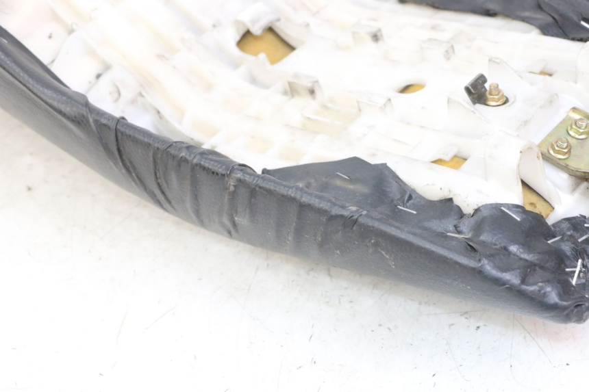 photo de SELLE YAMAHA FZS FAZER 600 (2001 - 2003) - Points de fixation