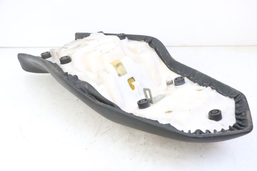 photo de SELLE YAMAHA XJ6 600 (2008 - 2016) - Vue d’ensemble