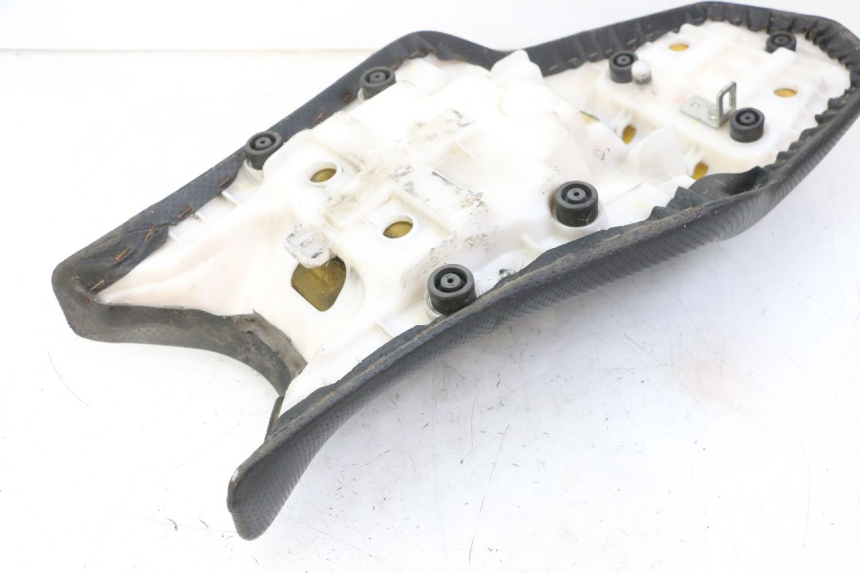 photo de SELLE YAMAHA XJ6 600 (2008 - 2016) - Points de fixation