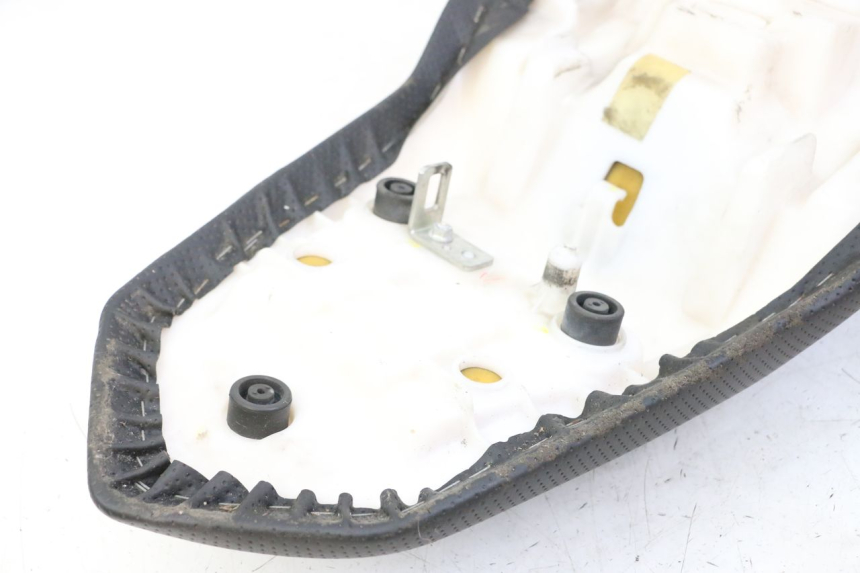 photo de SELLE YAMAHA XJ6 600 (2008 - 2016) - Marquages et références