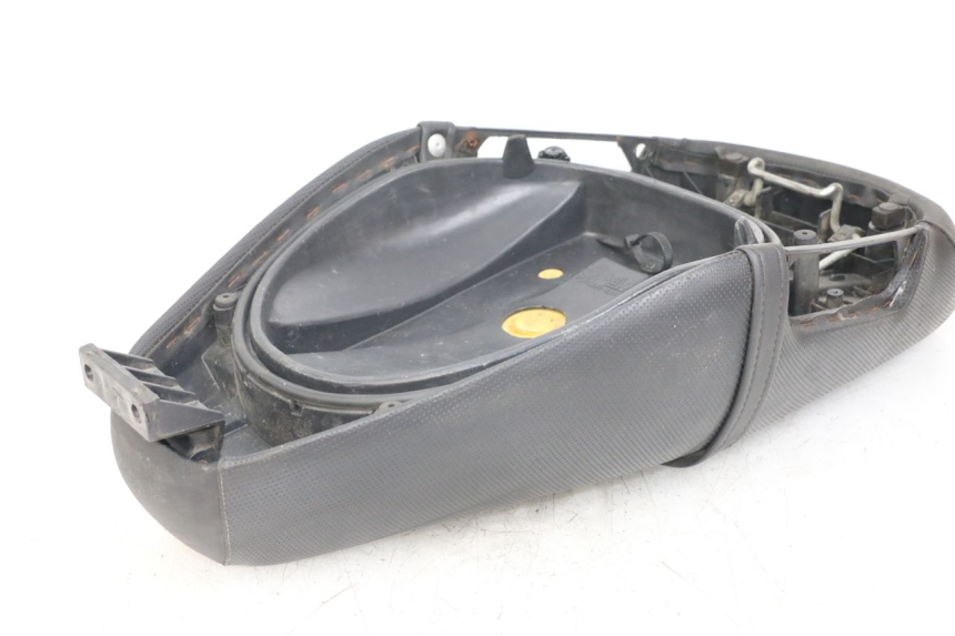 photo de SELLE PIAGGIO ZIP RST 50 (1996 - 1998) - Marquages et références