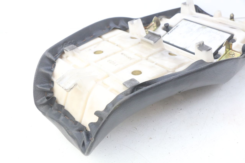 photo de SELLE KAWASAKI ZZR 600 (1995 - 2004) - Marquages et références