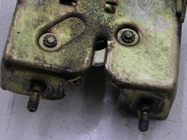 photo de SERRURE SELLE HONDA NH VISION 50 (1985 - 1994) - Zoom état d’usage