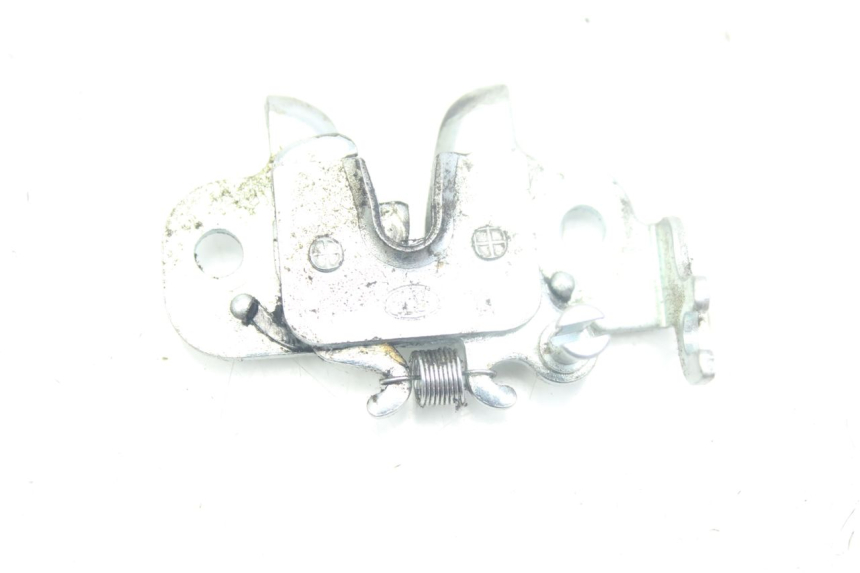 photo de SERRURE SELLE PEUGEOT KISBEE 4T 50 (2018 - 2022) - Zoom état d’usage