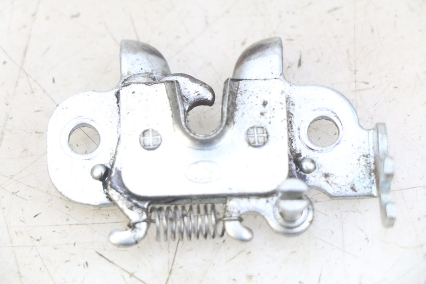 photo de SERRURE SELLE PEUGEOT KISBEE 4T 50 (2018 - 2022) - Détail de la pièce