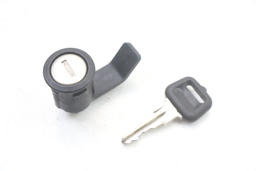 photo de SERRURE SELLE PEUGEOT SATELIS COMPRESSOR K15 125 (2006 - 2009) - Vue principale