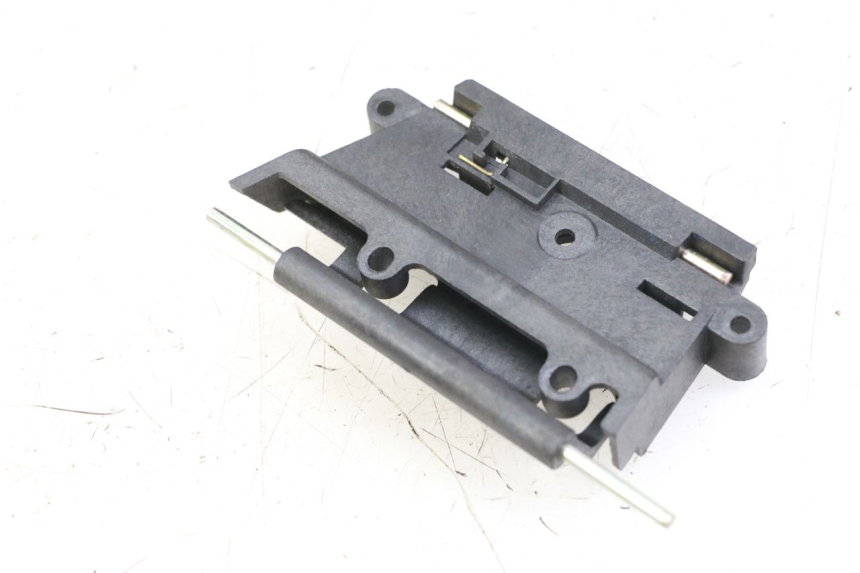 photo de SERRURE SELLE PEUGEOT VIVACITY 125 (2010 - 2017) - Détail de la pièce