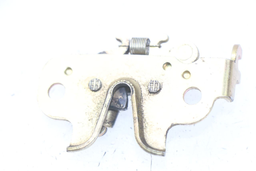 photo de SERRURE SELLE PEUGEOT STREETZONE 2T 50 (2014 - 2019) - Zoom état d’usage