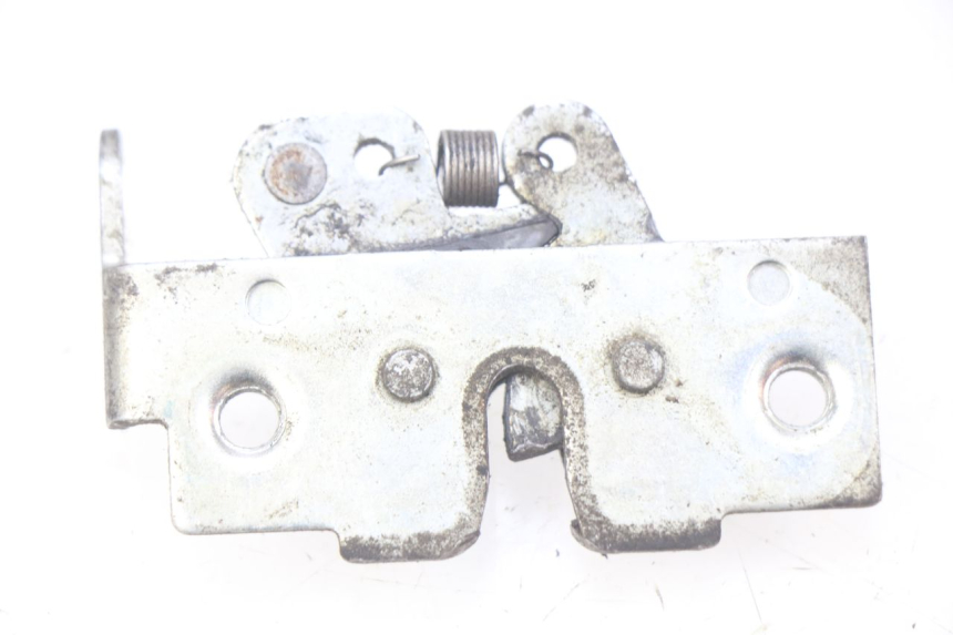 photo de SERRURE SELLE YAMAHA XMAX X-MAX 125 (2006 - 2009) - Zoom état d’usage