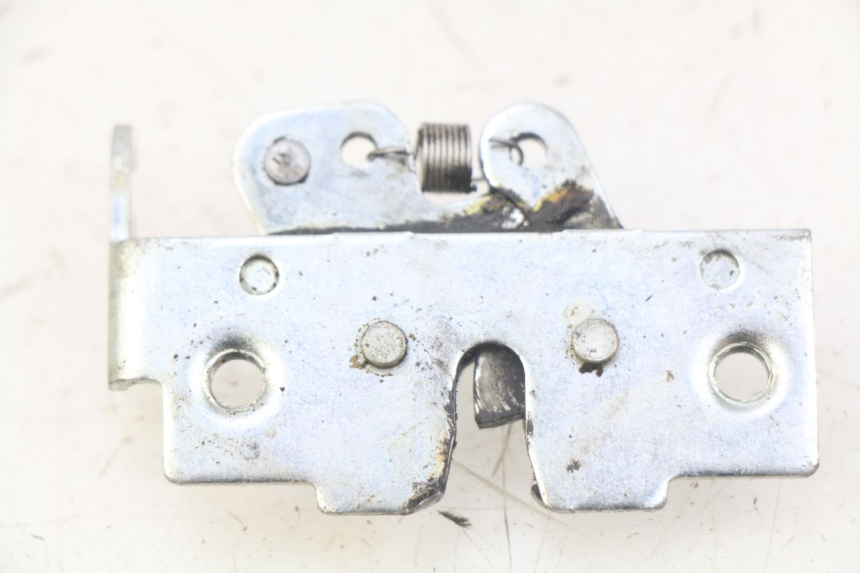 photo de SERRURE SELLE YAMAHA XMAX X-MAX 125 (2006 - 2009) - Zoom état d’usage