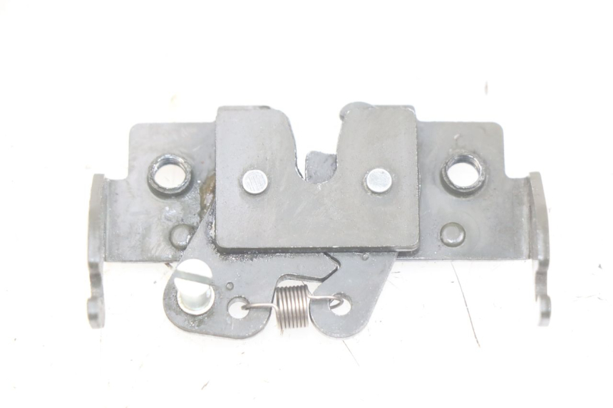 photo de SERRURE SELLE PIAGGIO X8 125 (2004 - 2007) - Vue principale