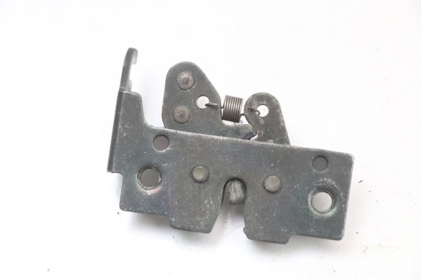 photo de SERRURE SELLE PIAGGIO X8 125 (2004 - 2007) - Zoom état d’usage