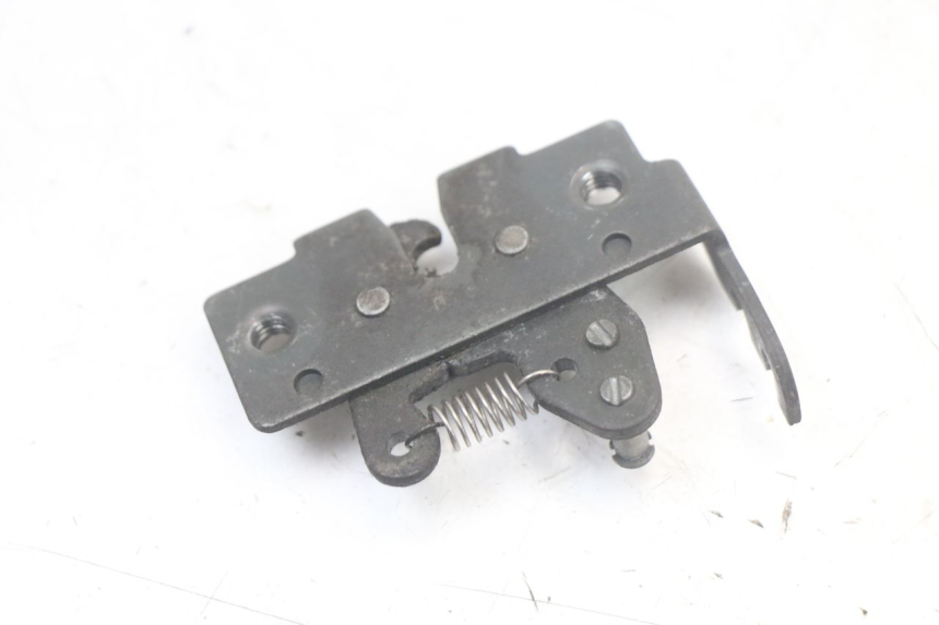 photo de SERRURE SELLE PIAGGIO XEVO - X EVO 125 (2007 - 2017) - Autre angle de vue