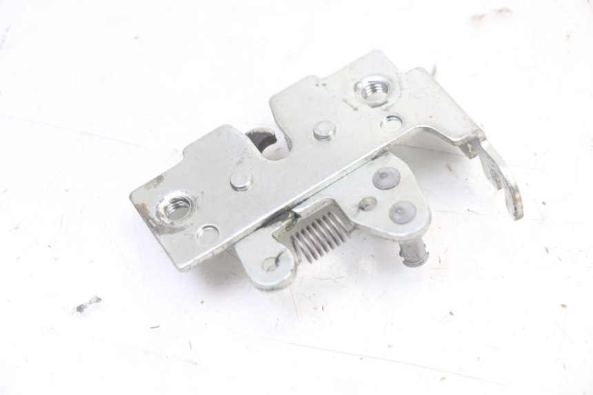 photo de SERRURE SELLE PIAGGIO XEVO - X EVO 125 (2007 - 2017) - Autre angle de vue