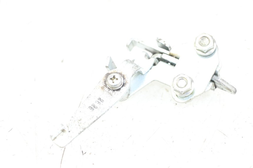 photo de SERRURE SELLE YAMAHA FZ1 FAZER 1000 (2007 - 2009) - Gros plan technique