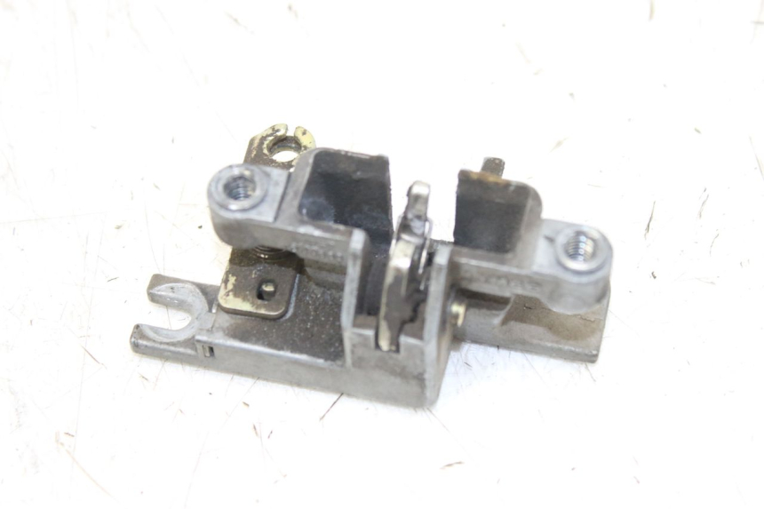 photo de SERRURE DE SELLE KYMCO AGILITY 4T 50 (2005 - 2018) - Zoom état d’usage