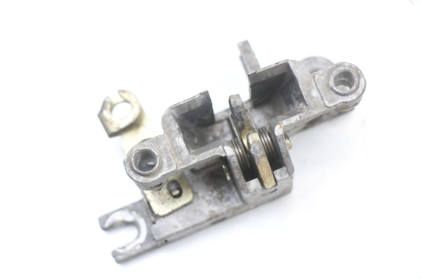 photo de SERRURE DE SELLE KYMCO AGILITY 4T 50 (2005 - 2018) - Zoom état d’usage