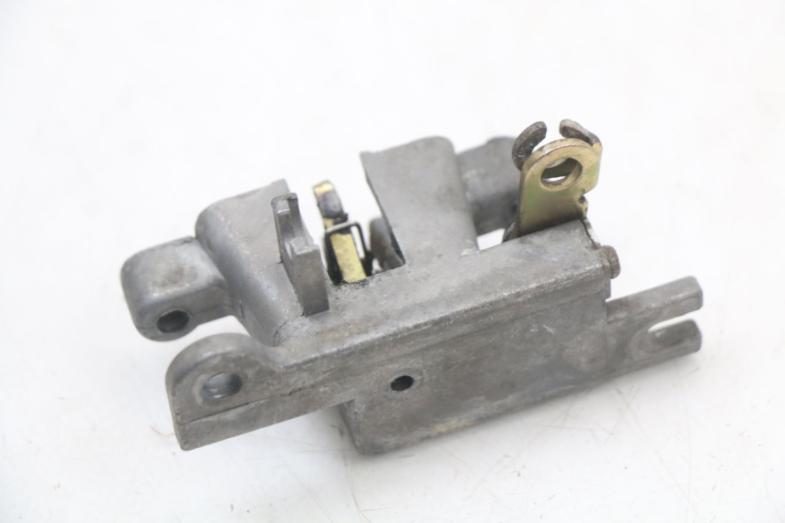 photo de SERRURE DE SELLE KYMCO AGILITY 4T 50 (2005 - 2018) - Autre angle de vue