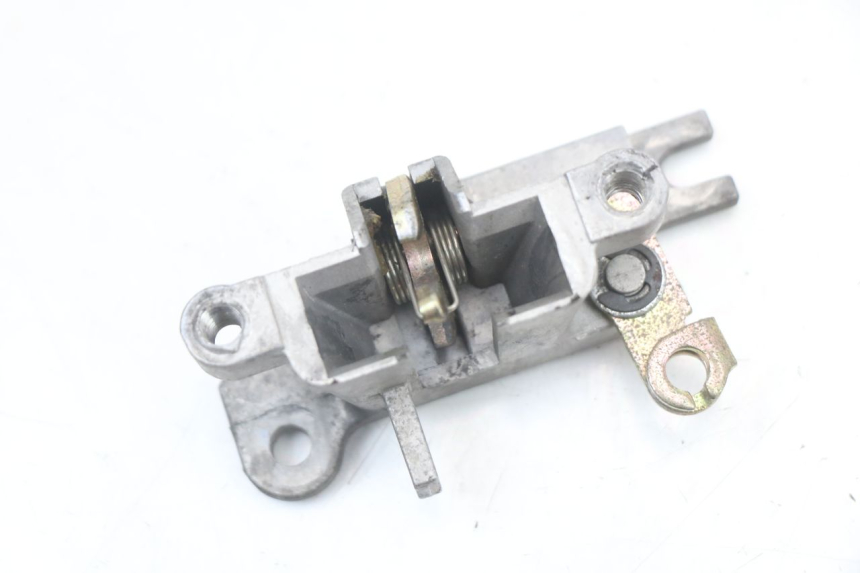 photo de SERRURE DE SELLE KYMCO AGILITY 4T 50 (2018 - 2022) - Zoom état d’usage