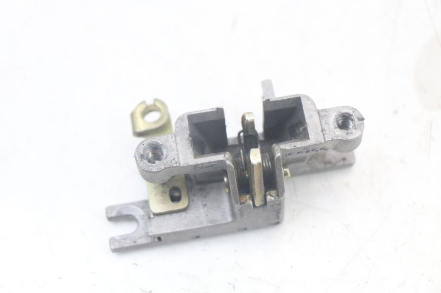 photo de SERRURE DE SELLE KYMCO AGILITY 4T 50 (2018 - 2022) - Détail de la pièce