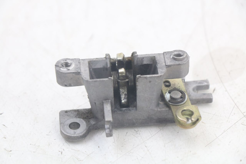 photo de SERRURE DE SELLE KYMCO AGILITY 4T 50 (2018 - 2022) - Zoom état d’usage