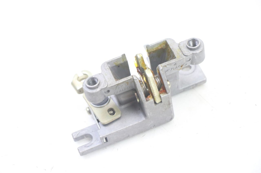 photo de SERRURE DE SELLE KYMCO AGILITY 4T 50 (2005 - 2018) - Zoom état d’usage