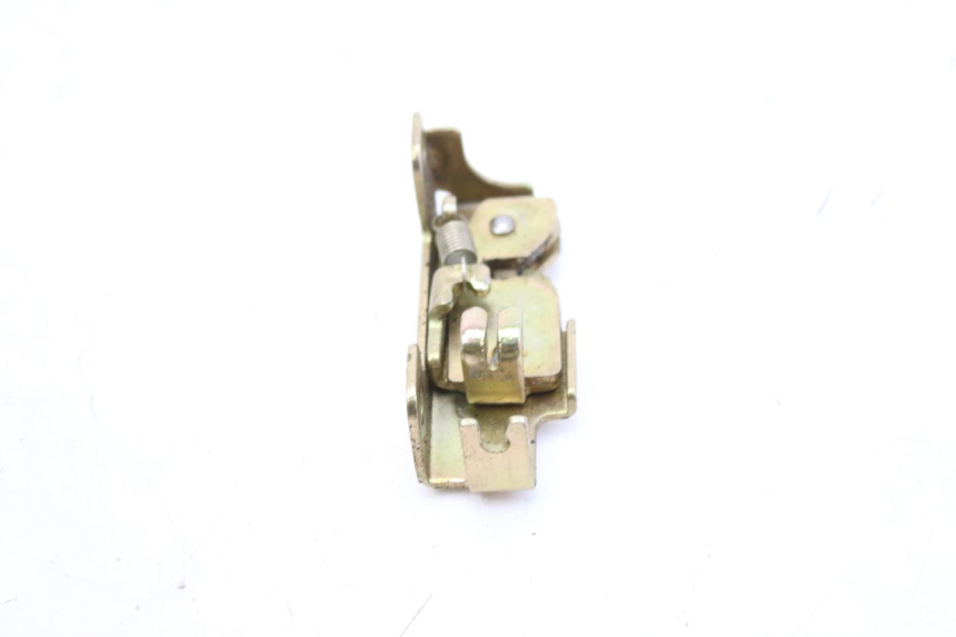 photo de SERRURE DE SELLE KYMCO AGILITY NAKED RENOUVO 4T 50 (2018 - 2020) - Zoom état d’usage