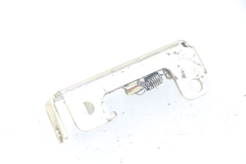 photo de SERRURE DE SELLE KYMCO AGILITY RS 2T 50 (2009 - 2013) - Zoom état d’usage