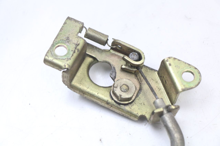 photo de Seat lock HYOSUNG GV AQUILA 125 (2000 - 2009) - Zoom état d’usage