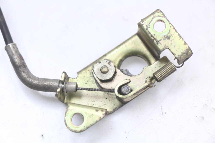 photo de Seat lock HYOSUNG GV AQUILA 125 (2000 - 2009) - Autre angle de vue