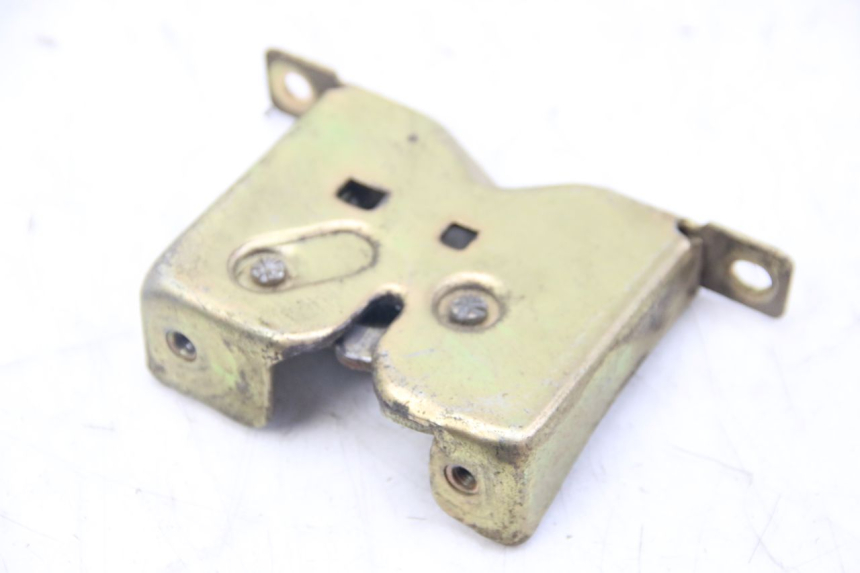 photo de SERRURE DE SELLE PGO BIG MAX 50 (2001 - 2009) - Gros plan technique