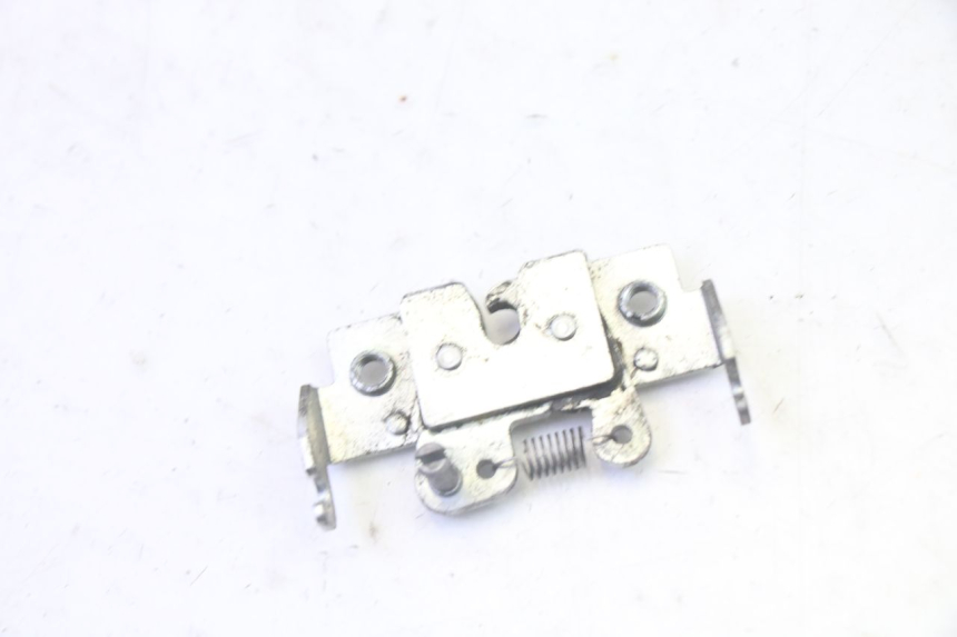 photo de SERRURE DE SELLE SUZUKI BURGMAN 125 (2007 - 2014) - Détail de la pièce