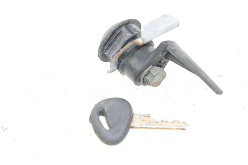 photo de SERRURE DE SELLE PEUGEOT BUXY 50 (1993 - 1998) - Zoom état d’usage