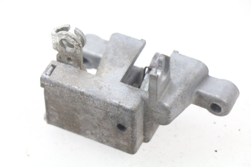 photo de SERRURE DE SELLE YAMAHA BW'S BWS 125 (2010 - 2013) - Zoom état d’usage