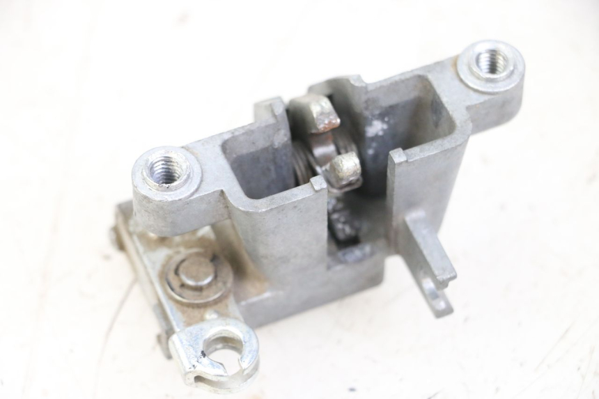 photo de SERRURE DE SELLE YAMAHA BW'S BWS 125 (2010 - 2013) - Zoom état d’usage